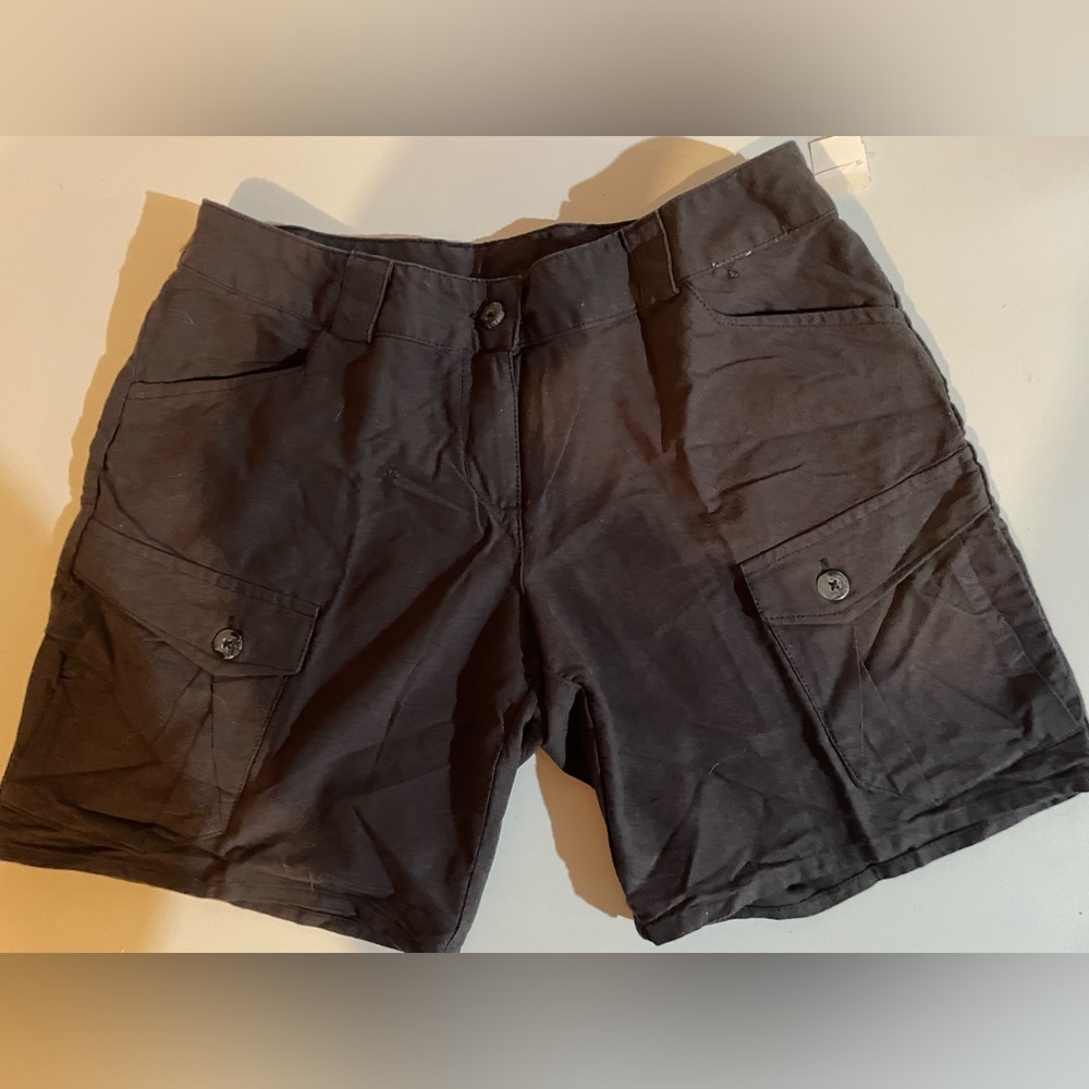 Women's Black Cargo Shorts 2M
